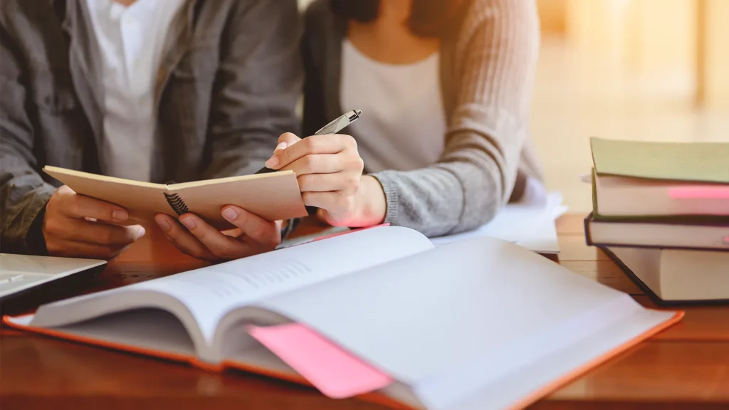 LEITURA E ESCRITA ACADÊMICA